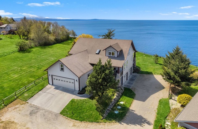 Whidbey Island Gem - Ocean Front Retreats with AC
