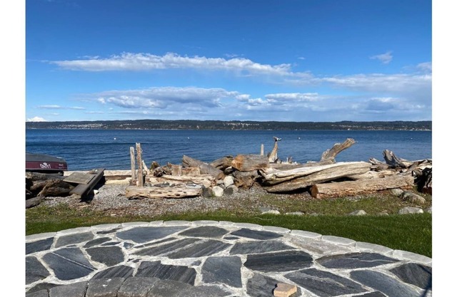 Whidbey Island No-Bank Waterfront Beach House