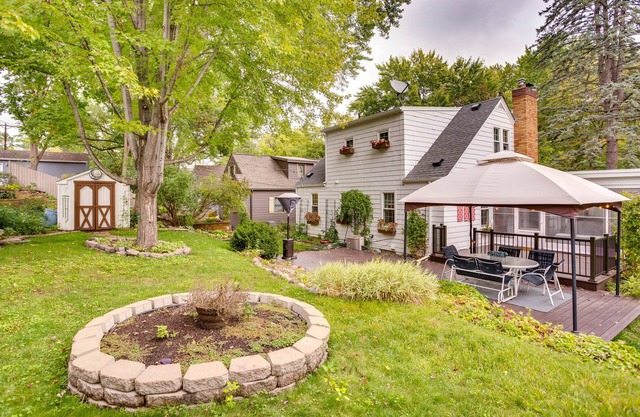 Whimsical & Cozy Home, <1mile to lake, Arcade machine, Family Friendly, Quiet