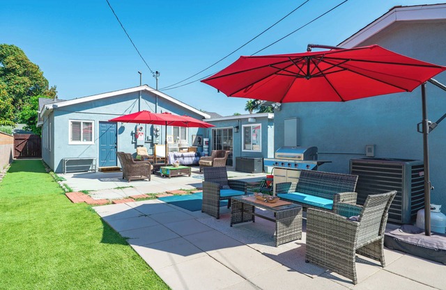 Whimsical Family Stay, 10 Min Walk to PV Hospital