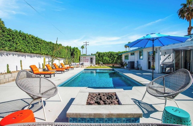 Whimsical Style @ Rock Themed Home w/Pool & Spa