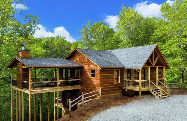 Whiskey & Woods - Newly built cabin with fireplace, wifi, and more!