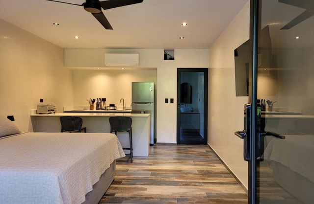 Whisper Sweet Studio. Walking distance to Playa Guiones South,