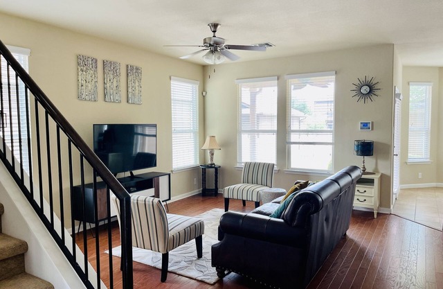 Whisper Dreams Retreat- cozy3BR retreat~big yard~bring pets~near Kalahari~DT ATX