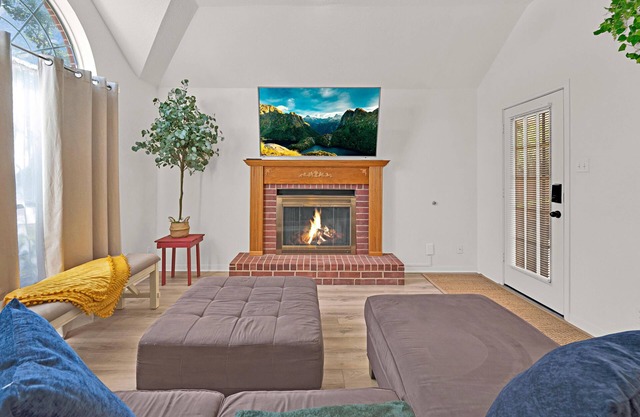 Whisper Hollow: Spa, Game Room