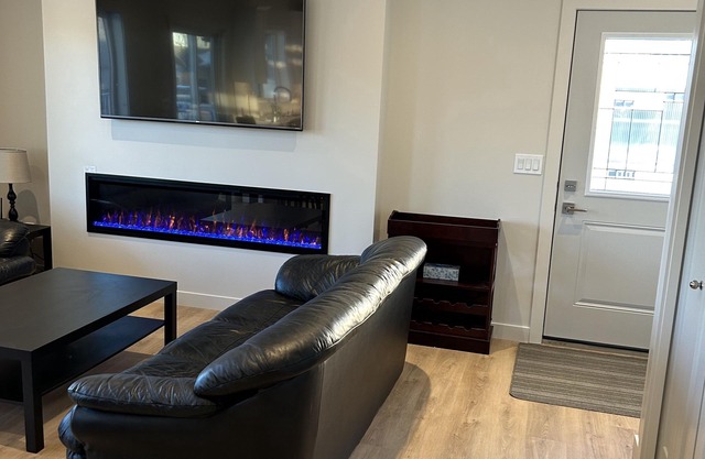 Whispering Pines Lakeside Resort - with A/C-Golf-Pool-Gym-Beach-Restaurant-Parks