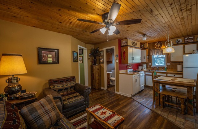 Whispering Pines Cabin with Hot Tub in Ruidoso