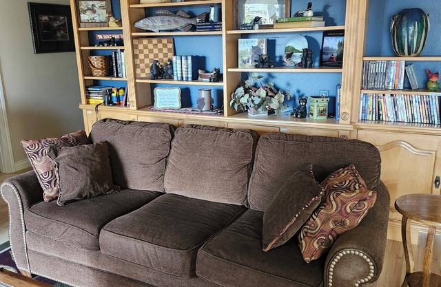 Whispering Pines Hideaway overlooking peaceful Lake Gurno!
