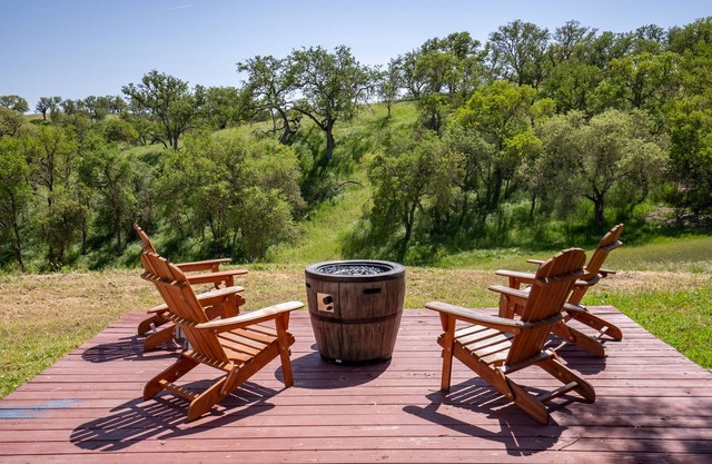 Whispering Wine - Beauty and Privacy Within Easy Reach of Local Wineries