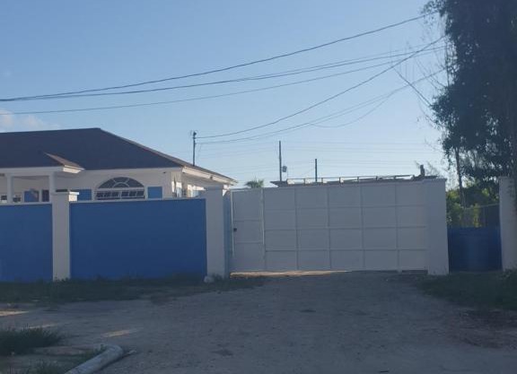 Whispers Lovely 2-Bedroom Unit with Pool