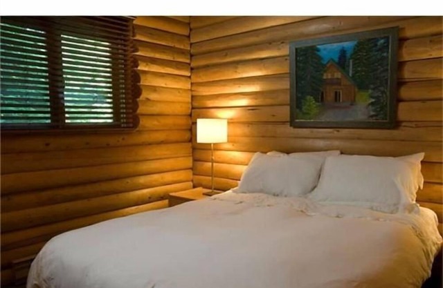Whistler Cay, Sleeps 6 Adults/2 children, 3 Bedroom Cabin with Hot Tub