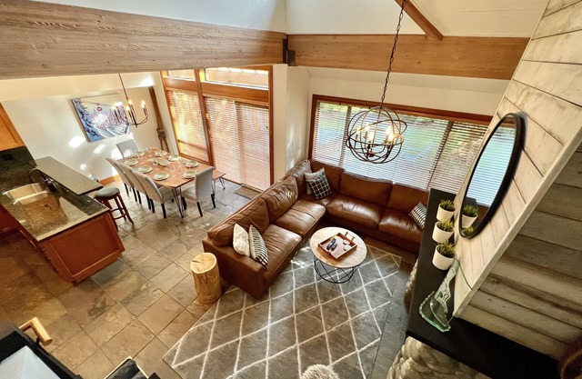 Best Whistler Village Executive Stadthaus mit vier Schlafzimmern und eigenem Whirlpool!
