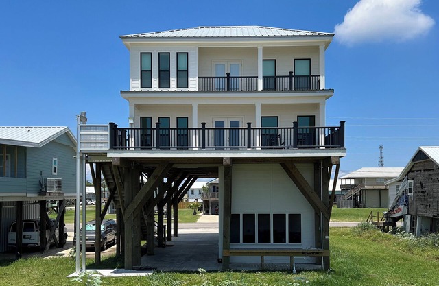 White Dolphin - Beachfront - Island Realty