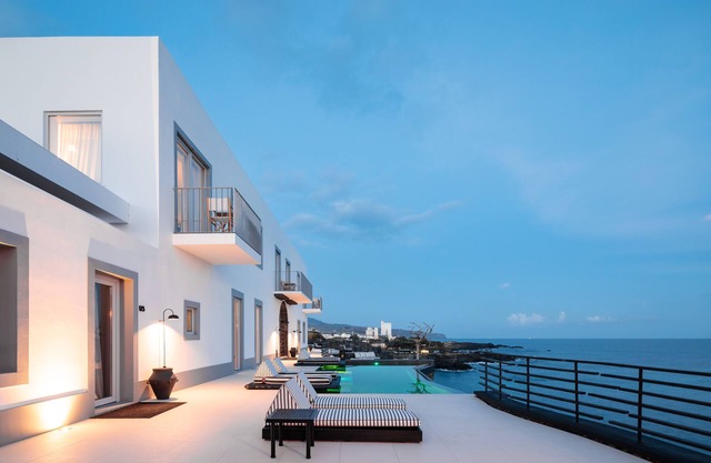 White Exclusive Suite & Villas