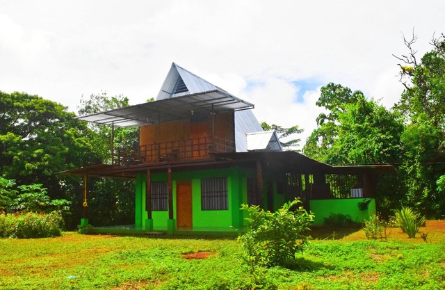 White Face Monkey House - Naturliebhaber