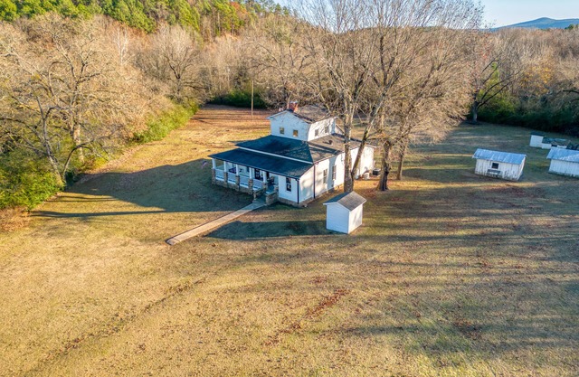 White House in Waveland Retreat - Unique, Private and Peaceful