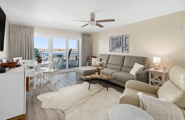 White Marlin 304B - 1 bedroom bayside, outdoor pool, downtown close to beach and boards
