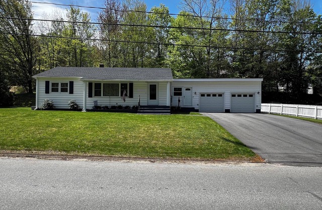 White Mountains!! Home w/ direct ATV access, nearby hiking/snowmobile trails.