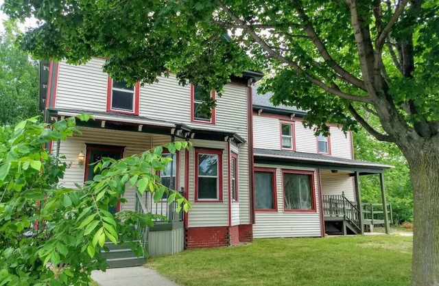 White Mountains Riverfront Studio