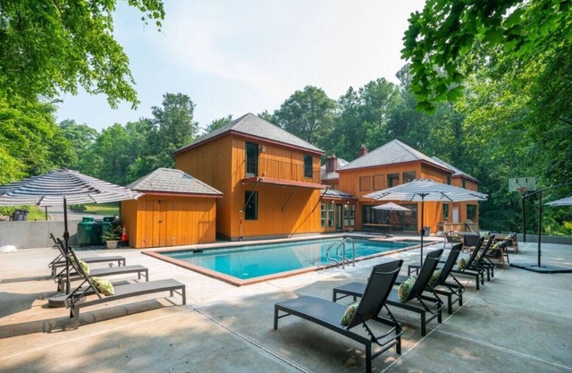 White Plains Midterm Jacuzzi Heated Pool Game Room