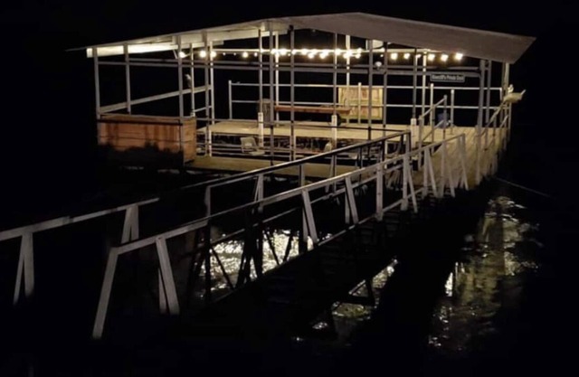 WHITE RIVER LODGE Sleeps 12 3 bed/2 bath Wifi Barbq Solar Dock/Ramp fenced yard