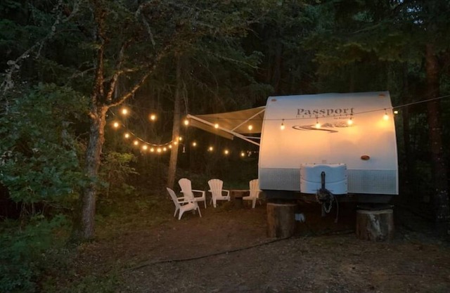 White Salmon Camp Out (Cold AC, Fire Ring, BBQ)