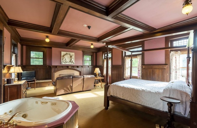 White Springs Manor a Belhurst Property
