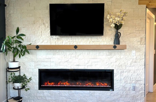 White Stone Suite, 2BRM, Cozy Fireplace, Open Concept, Pet-Friendly