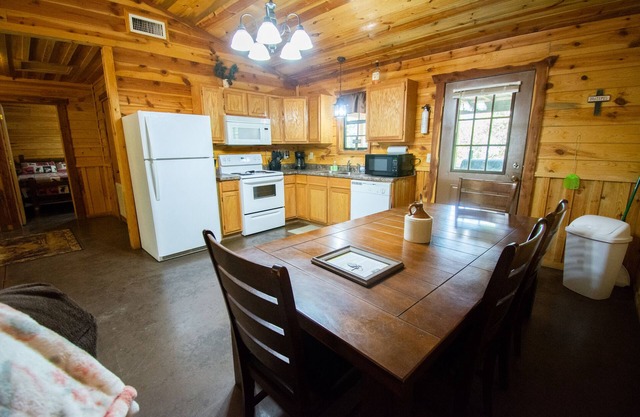 White Tail|18Acres|Private Creek|Swim|Hiking|ATV Trails|Mtn Cabin