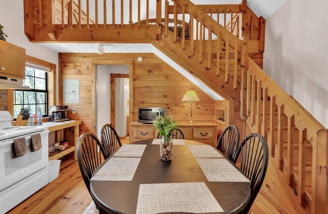 White Tail Hollow/FrPit/Free Wood/Rustic/Sleeps 6