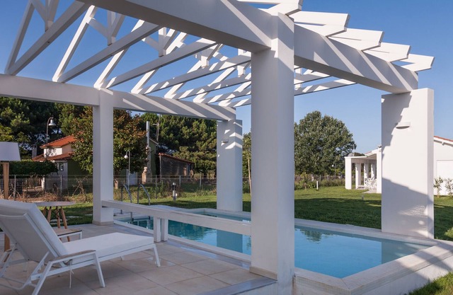 White Villas * Private Pool Villa * Luxus am Sandstrand, Tennis, Pool