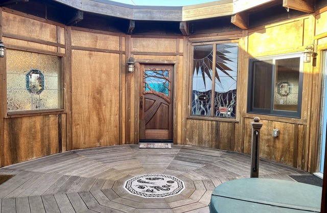 White water ocean views, starry night skies, hot tub, and more!