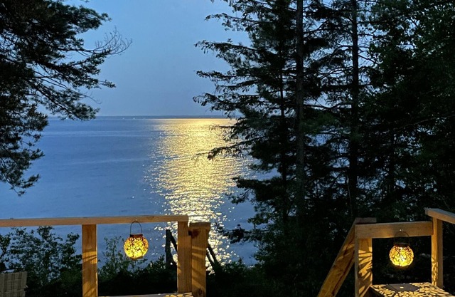 White wings cottage Private beach on Lake Superior