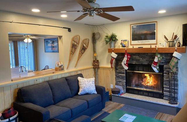 Neues Angebot komplett renoviert, Whitefaceface / Wilmington Adirondack Cottage