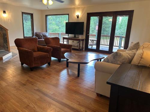 Whitefish Bootjack Lake Lodge- Nestled in the Trees, Nearby Lake & Pet Friendly!