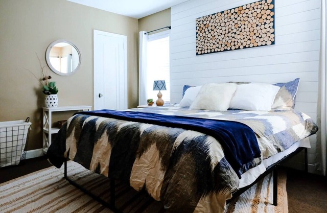 Whitehouse Cottage, historic charm, modern comfort