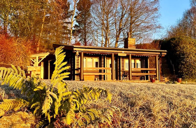 WHITEMOOR LODGE, pet friendly, with open fire in Salterforth