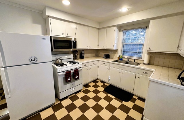 Whitetail Cottage, minutes from hiking and Whiteface Mountain!