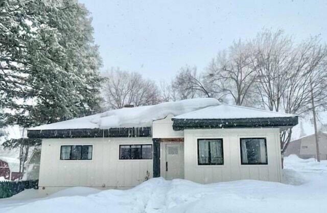 Whitewater Cottage- IN TOWN, walk to everything!