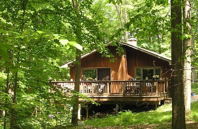 Whitman Woods: Private Berkshire Vacation, 4 Morgen