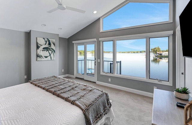 Whitmore Bay: Sunny Days & Cool Breezes – Your Waterfront Paradise!