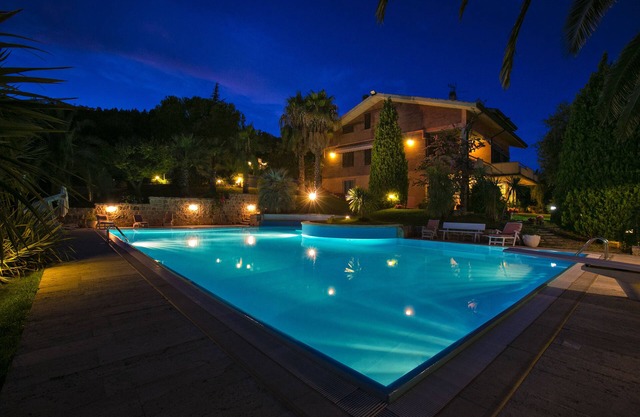 EIN WIRKLICHES "VILLA VILLAGE" ------- 10% RABATT IM MAI UND SEPTEMBER -----------