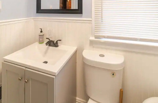 Whole House 5 min from Rochester Gen Hosp 4-Beds sleep 8