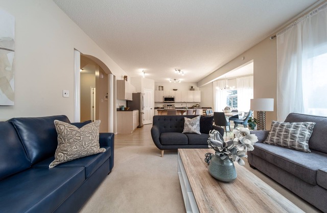 Whole house In Golf Course By Henday/Whitemud, Near Acheson-Long Stay Discount!