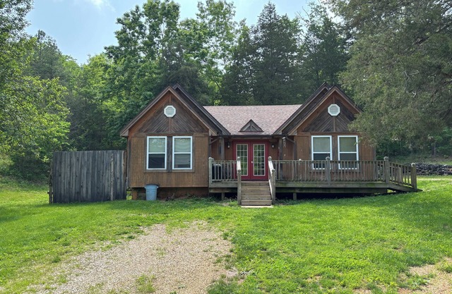 Whole house, secluded getaway near Alley Springs, Eminence , Missouri.