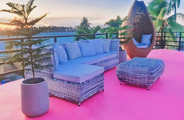 Whole house with Easy Access to the Beach, City, Hiking, and Diving Spots