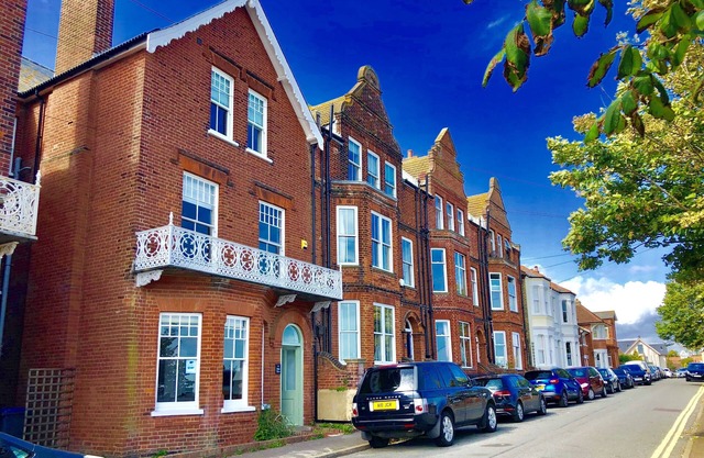 WIDE SKIES, ALDEBURGH, pet friendly, with a garden in Aldeburgh