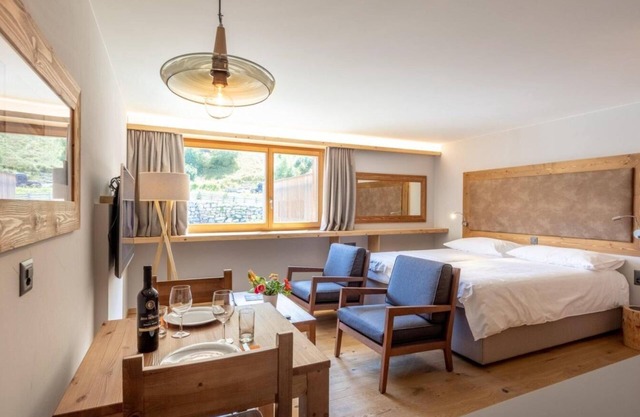 Wifi, 250m from shops, sauna, hammam, tv, ski locker, 30m², Vercorin
