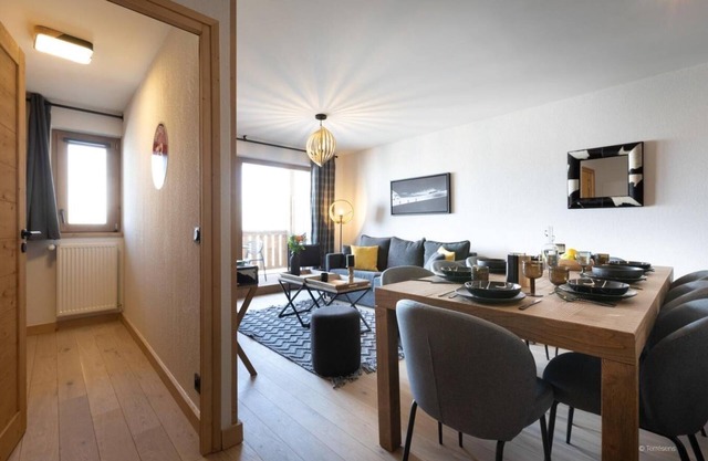 Wifi, schwimmbad, balkon, parkmöglichkeiten, schließfach für die skier, 69m², Montalbert