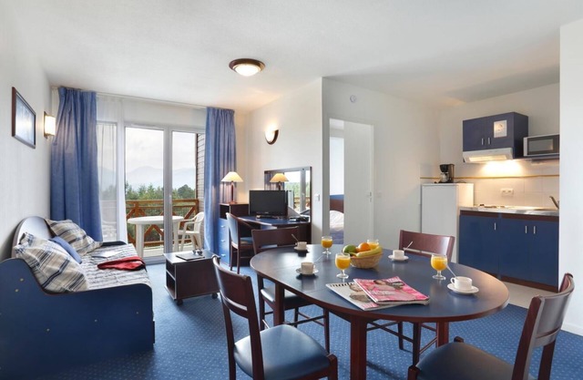 Wifi, 100m bis zum stadtzentrum, fitness, terrasse, balkon, fernseher, schließfach für die skier